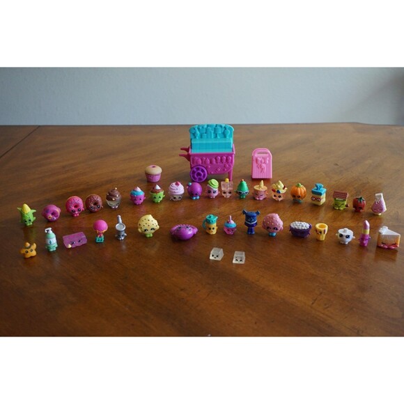 Shopkins Sweet Spot Candy Cart Shopping Bag and Mini Figures Lot of 40 Pieces - Picture 1 of 16
